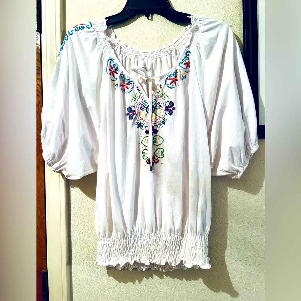 Rbx White BoHo Gypsy Style Embroidered puffy sleeve Peasant Blouse. NWT